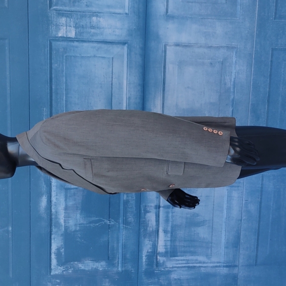 Bonelli Men's (3) Button Lux Blazer. - Picture 3 of 17